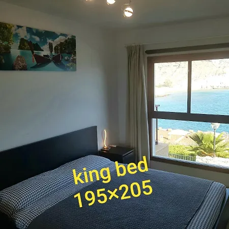 Apartment Seaside Haven: Deluxe Seaview With Heated Pools