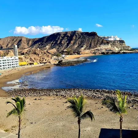 Apartment Seaside Haven: Deluxe Seaview With Heated Pools *