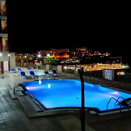 Seaside Haven: Deluxe Seaview With Heated Pools Apartment