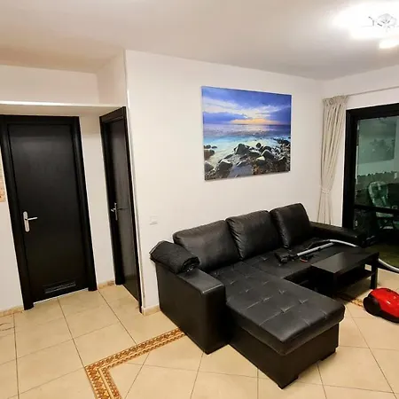 Apartment Seaside Haven: Deluxe Seaview With Heated Pools *