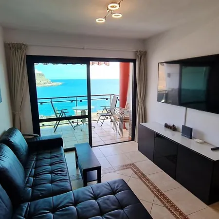 Seaside Haven: Deluxe Seaview With Heated Pools