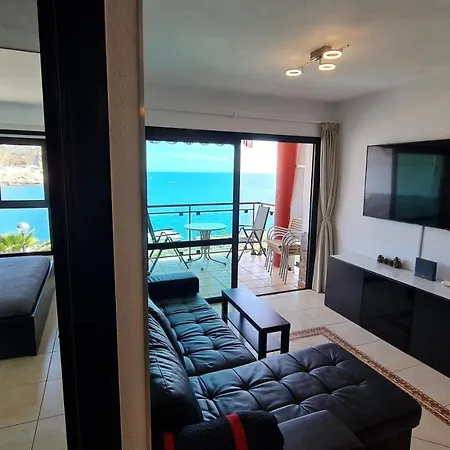 Apartment Seaside Haven: Deluxe Seaview With Heated Pools *