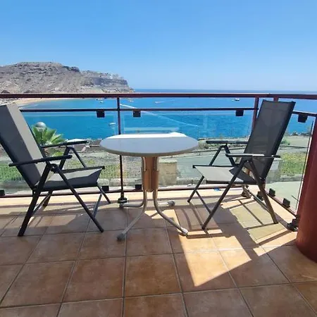Apartment Seaside Haven: Deluxe Seaview With Heated Pools