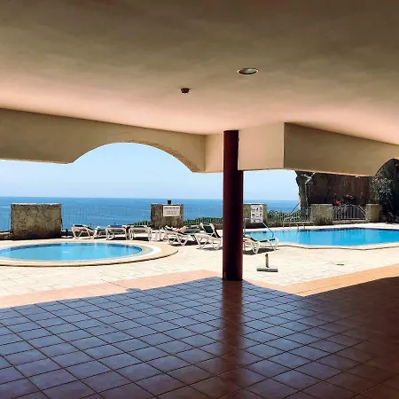Seaside Haven: Deluxe Seaview With Heated Pools Apartment
