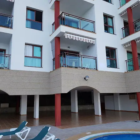 Apartment Seaside Haven: Deluxe Seaview With Heated Pools