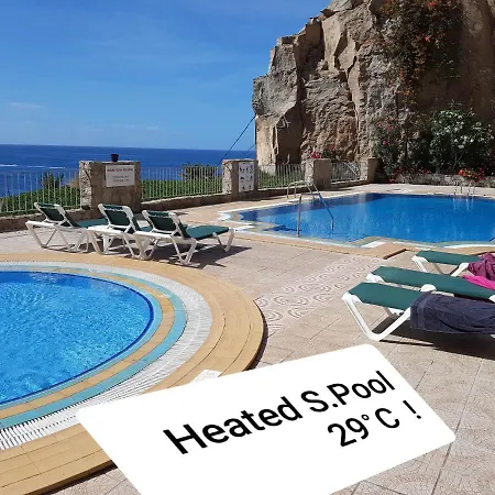 Apartment Seaside Haven: Deluxe Seaview With Heated Pools